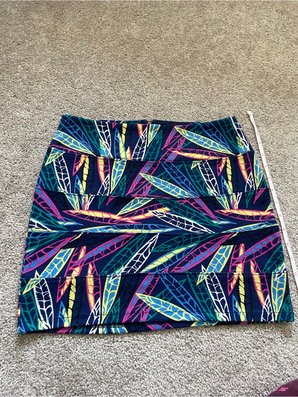 Bodycon Mult Colored Leaves Mini - Picture 3 of 16